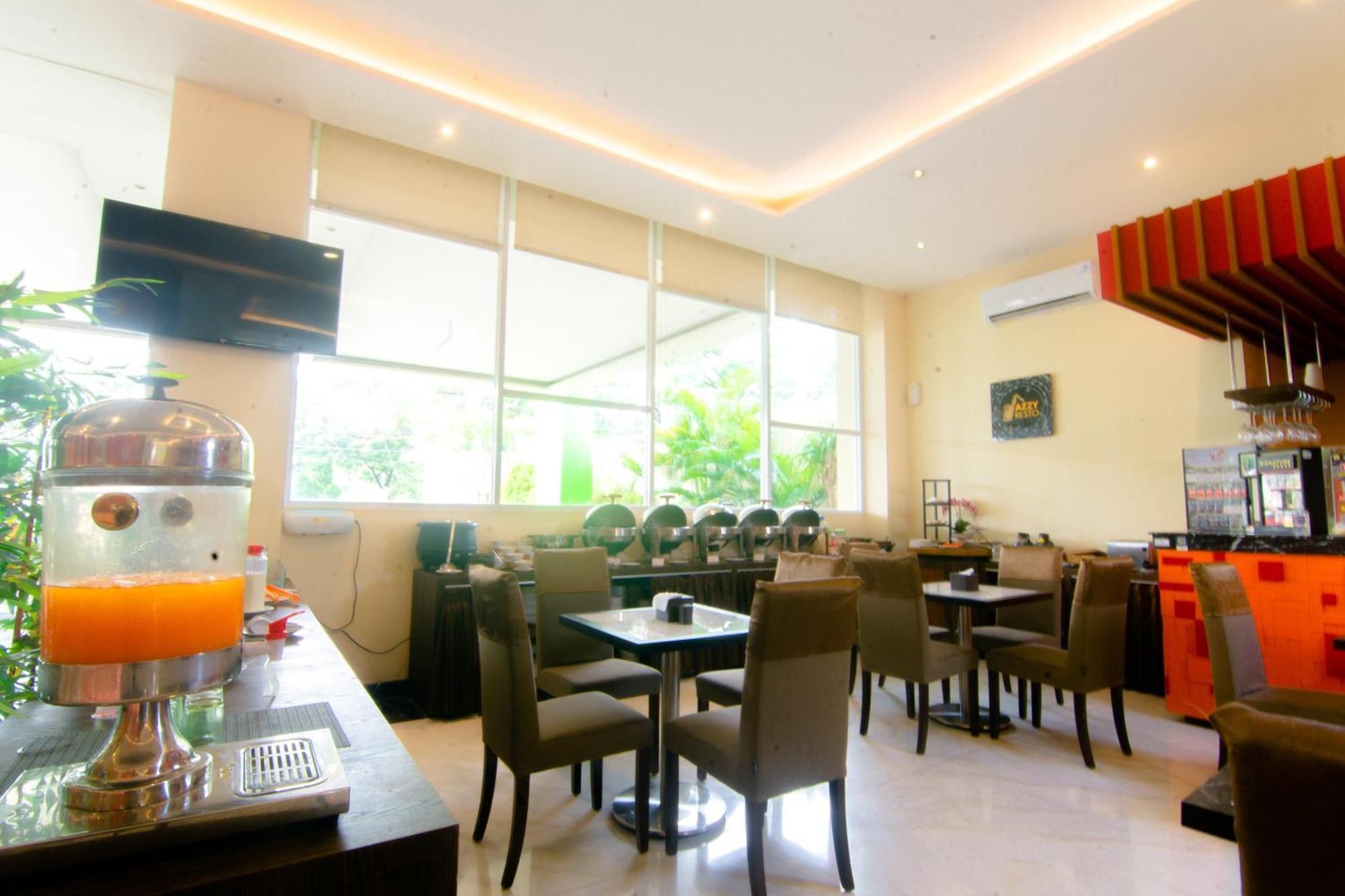 โรงแรมฟร้อนต์ วัน ปุรโวดาดี Purwodadi  ภายนอก รูปภาพ