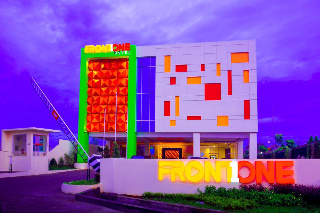 โรงแรมฟร้อนต์ วัน ปุรโวดาดี Purwodadi  ภายนอก รูปภาพ